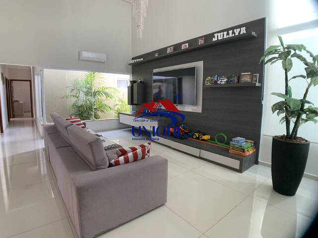 SALA COM JARDIM DE INVERNO