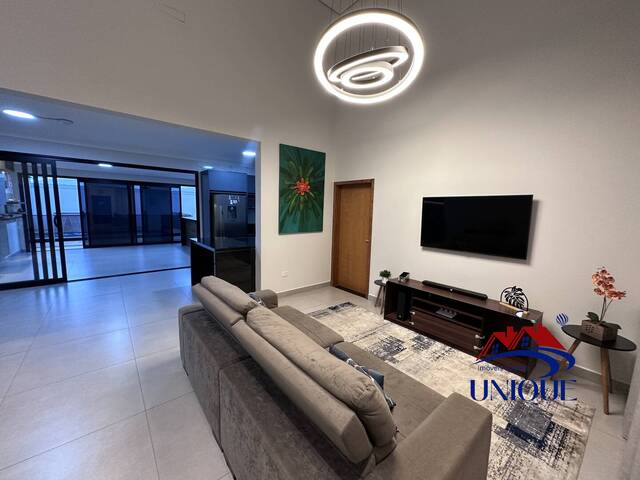 #818 - Casa em condomínio para Venda em Boituva - SP